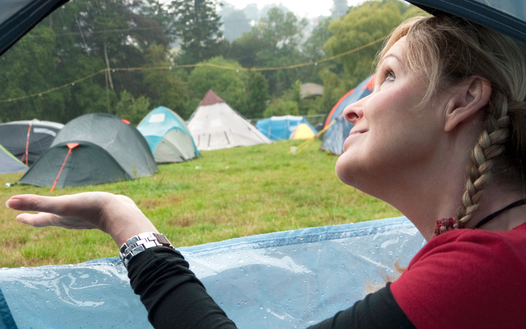 Menghadapi Cuaca Ekstrem Saat Camping: Tips dan Trik yang Berguna